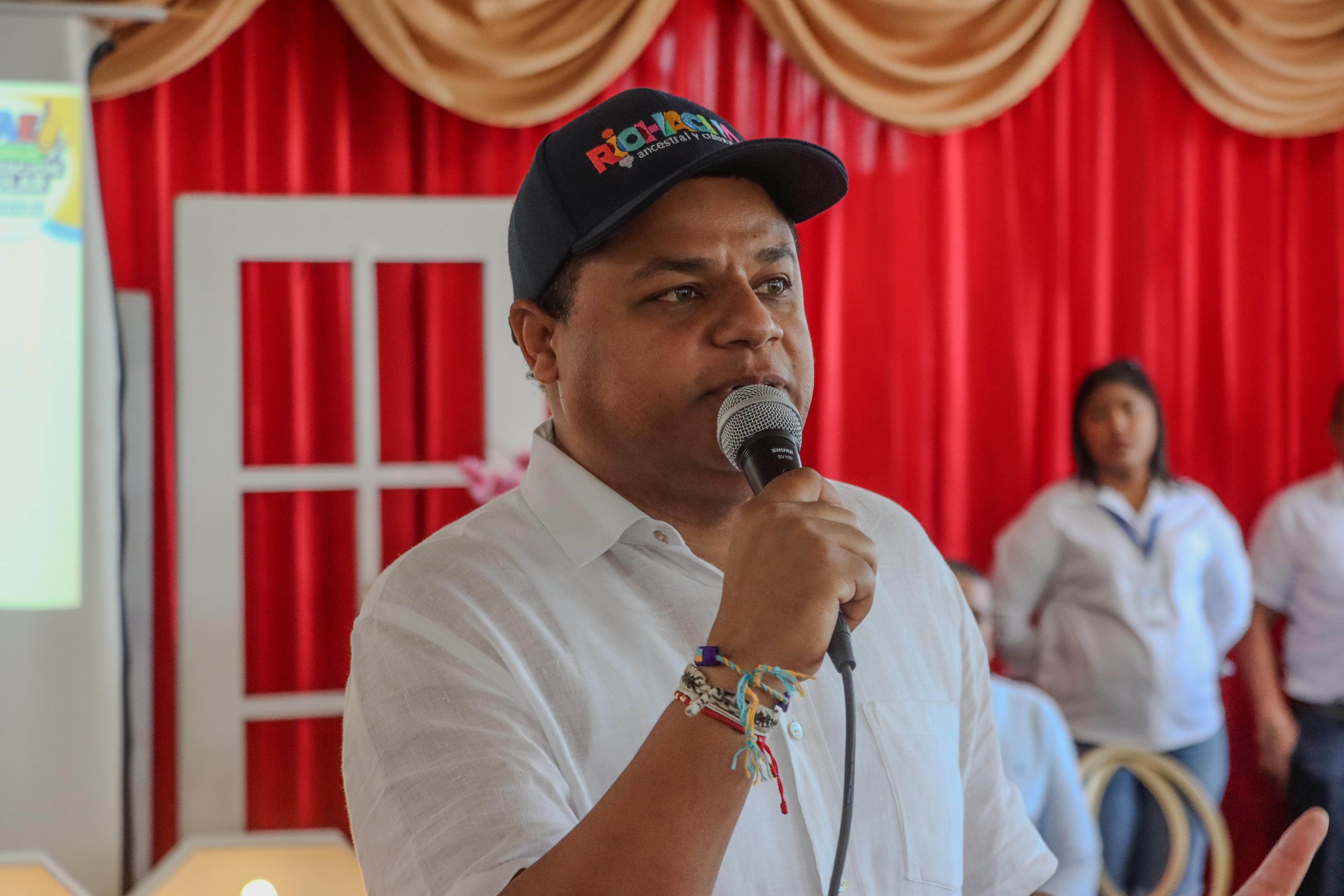imagen de Alcalde Genaro Redondo reafirma su compromiso con la calidad educativa durante primera Mesa Pública del PAE