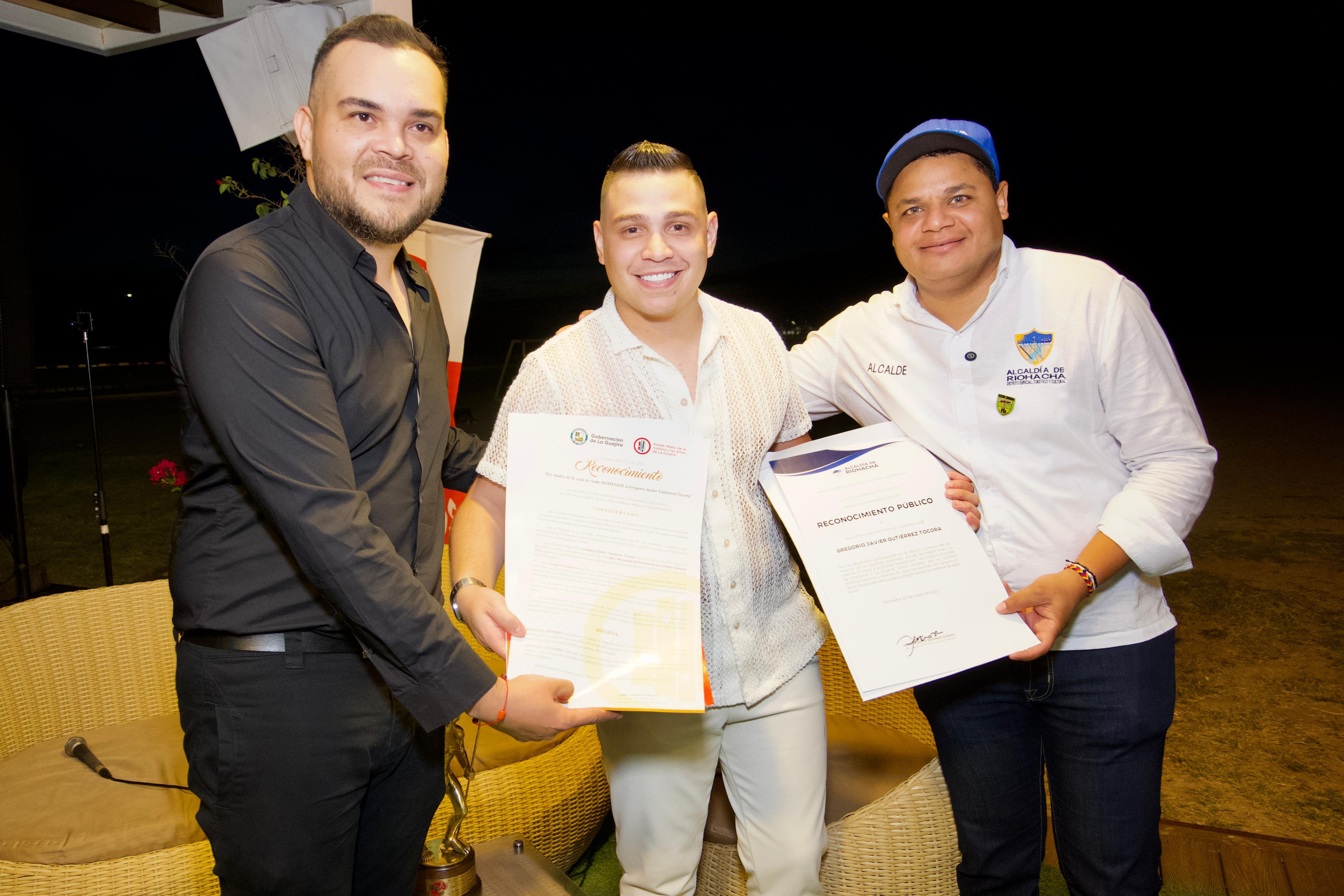imagen de Como muestra de respaldo a las expresiones culturales, la Alcaldía de Riohacha y el Fondo Mixto, homenajearon a Goyo Gutierrez, Rey Vallenato Aficiona...