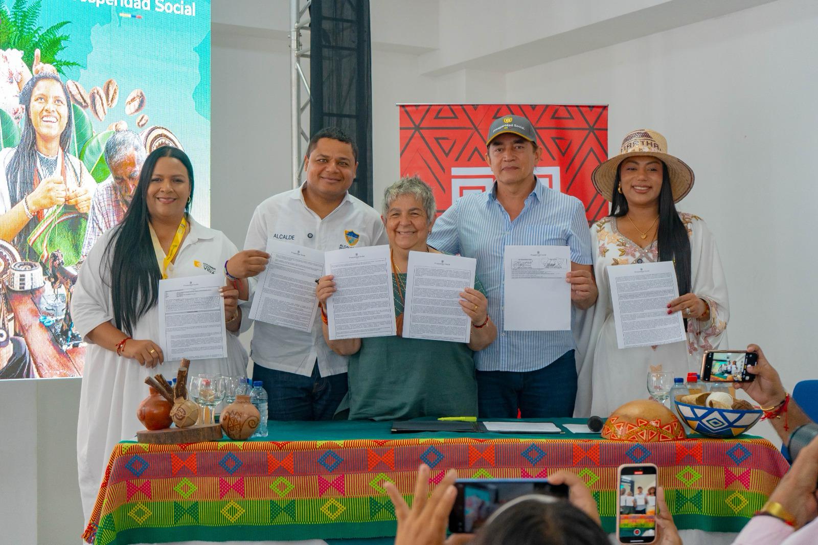 imagen de Alcalde Genaro Redondo respaldó apuesta de Prosperidad Social y Artesanias de Colombia para fortalecer la labor de 500 artesanas y artesanos wayuu